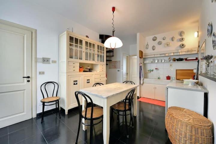Mansarda A Finalborgo - Fascino E Tradizione Apartment Finale Ligure Exterior foto